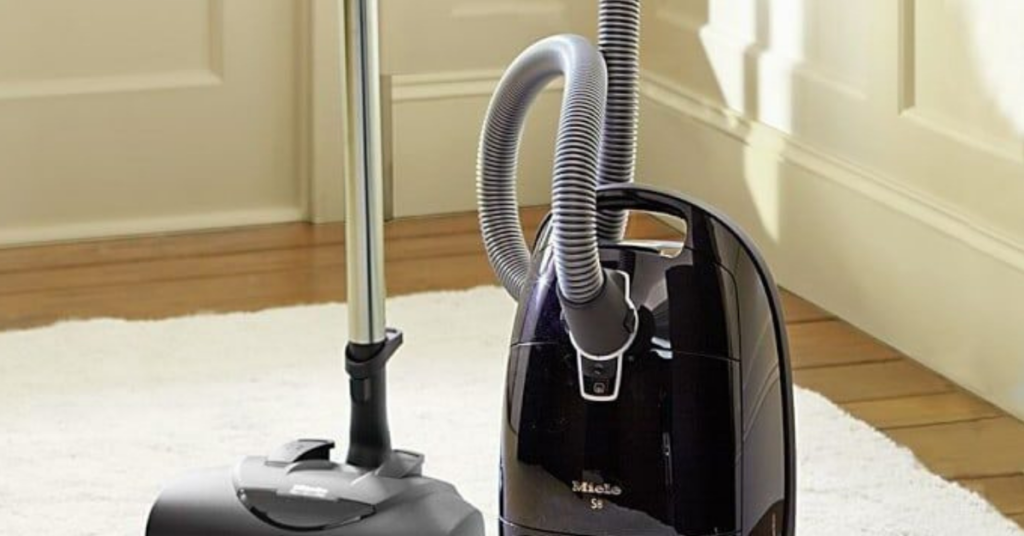 buying a vacuum cleaner bagless or bagged vacuum